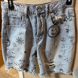 👖Wild Fable Light Wash Print Denim Shorts